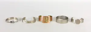 AcheterMenno Meijer - Lot van vijf armbanden van roestvrijstaal en messing? Enchérissez de 50!