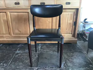 Niet of onleesbaar gesigneerd - Logohuman vintage eetkamerstoel jaren ‘60. kopen? Bied vanaf 1!