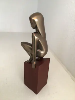 Janneke Ros - Beeld “ SCHOONHEID “. Gesigneerd kopen? Bied vanaf 1!