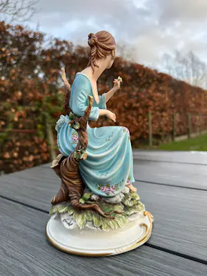 Real Fabbrica Capodimonte - Zittende Dame kopen? Bied vanaf 150!