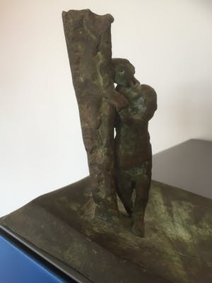 Brons (Onbekend) - Vrouw bij muur kopen? Bied vanaf 49!