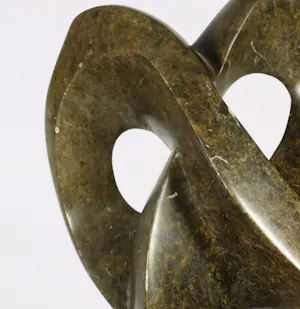 Edmore Sango - Stenen sculptuur, Zonder titel kopen? Bied vanaf 1!