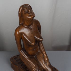 Niet of onleesbaar gesigneerd - Zeer fraai houten vrouwen beeld "Amsterdamse school". kopen? Bied vanaf 1!