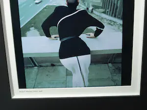 Helmut Newton - Ingelijste foto , ‘Paris 1978’ - voor modeontwerper Thierry Mugler kopen? Bied vanaf 1000!