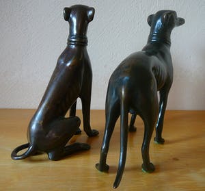 Brons (Onbekend) - Twee hondjes -gepatineerd brons circa 1950- kopen? Bied vanaf 50!