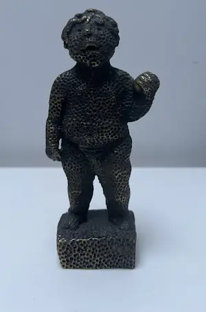 AcheterCarolein Smit - Bronzen sculptuur | Jongetje met bal? Enchérissez de 200!
