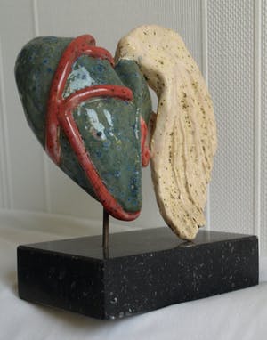 Niet of onleesbaar gesigneerd - “Vervlogen Hart” - Beeld van keramiek op marmeren voet kopen? Bied vanaf 1!