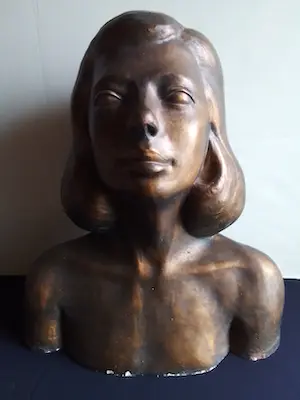 Niet of onleesbaar gesigneerd - Fraai brons gepatineerde buste van een jonge dame kopen? Bied vanaf 1!