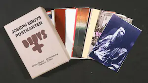 Joseph Beuys - Postkarten (doos met 83 kaarten) + Gelimiteerde uitgave schetsboek kopen? Bied vanaf 1!