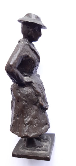 Ella van de Ven - Oud vrouwtje in ouderwetse klederdracht kopen? Bied vanaf 25!