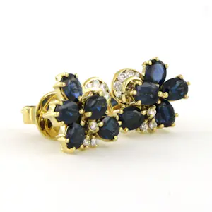 18k gouden oorknoppen met saffier en briljant geslepen diamant tot.0.19ct kopen? Bied vanaf 510!