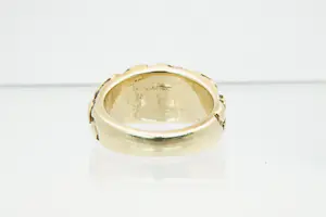 47 -   Massief 14 Krt geelgouden ring met giraffen motief kopen? Bied vanaf 920!