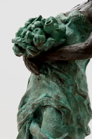 Marianne Houtkamp - Bronzen sculptuur: dame met bloemen kopen? Bied vanaf 999!