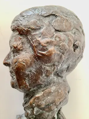 Tony van de Vorst - Portret buste kopen? Bied vanaf 450!