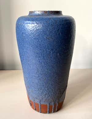 Pieter Groeneveldt - Vaas model 160 met blauw druipglazuur verkocht voor € 50!