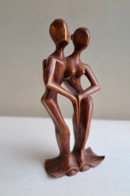 Niet of onleesbaar gesigneerd - Houtsnijwerk - Dancing love kopen? Bied vanaf 1!