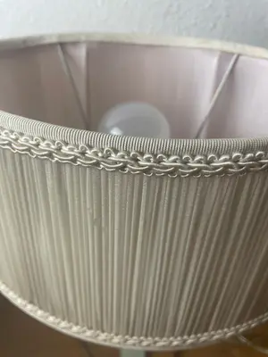 Rene Lalique - Tischleuchte mit Vögeln, gefrostetes Glas kopen? Bied vanaf 490!