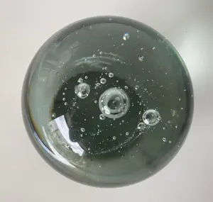 Niet of onleesbaar gesigneerd - Twee glazen Presse Papiers Uncontrolled Airbubbles kopen? Bied vanaf 1!