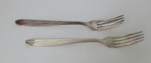 Buy GERO - Twee verzilverde ontbijtvorken model Distinction ontwerp Dick Simonis? Bid from 1!