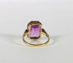 14k geelgouden ring met synthetische saffier kopen? Bied vanaf 150!