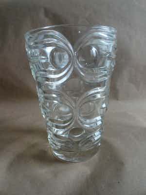 Niet of onleesbaar gesigneerd - Zware vaas van helder persglas Italie verkocht voor € 1!