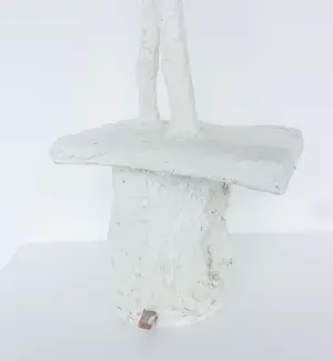 Johan Tahon - Sculptuur in gemengde techniek (gips, hout, touw verf), Zonder titel kopen? Bied vanaf 3000!