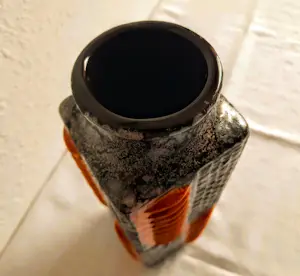 Carstens Tonnieshof - Keramik Vase Relief-Rippendekor Orange/braun 60er/70er Jahre kopen? Bied vanaf 70!