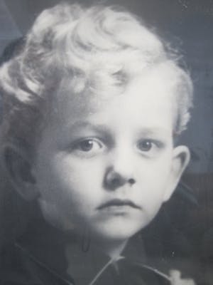 Niet of onleesbaar gesigneerd - Portret van een kind. kopen? Bied vanaf 1!