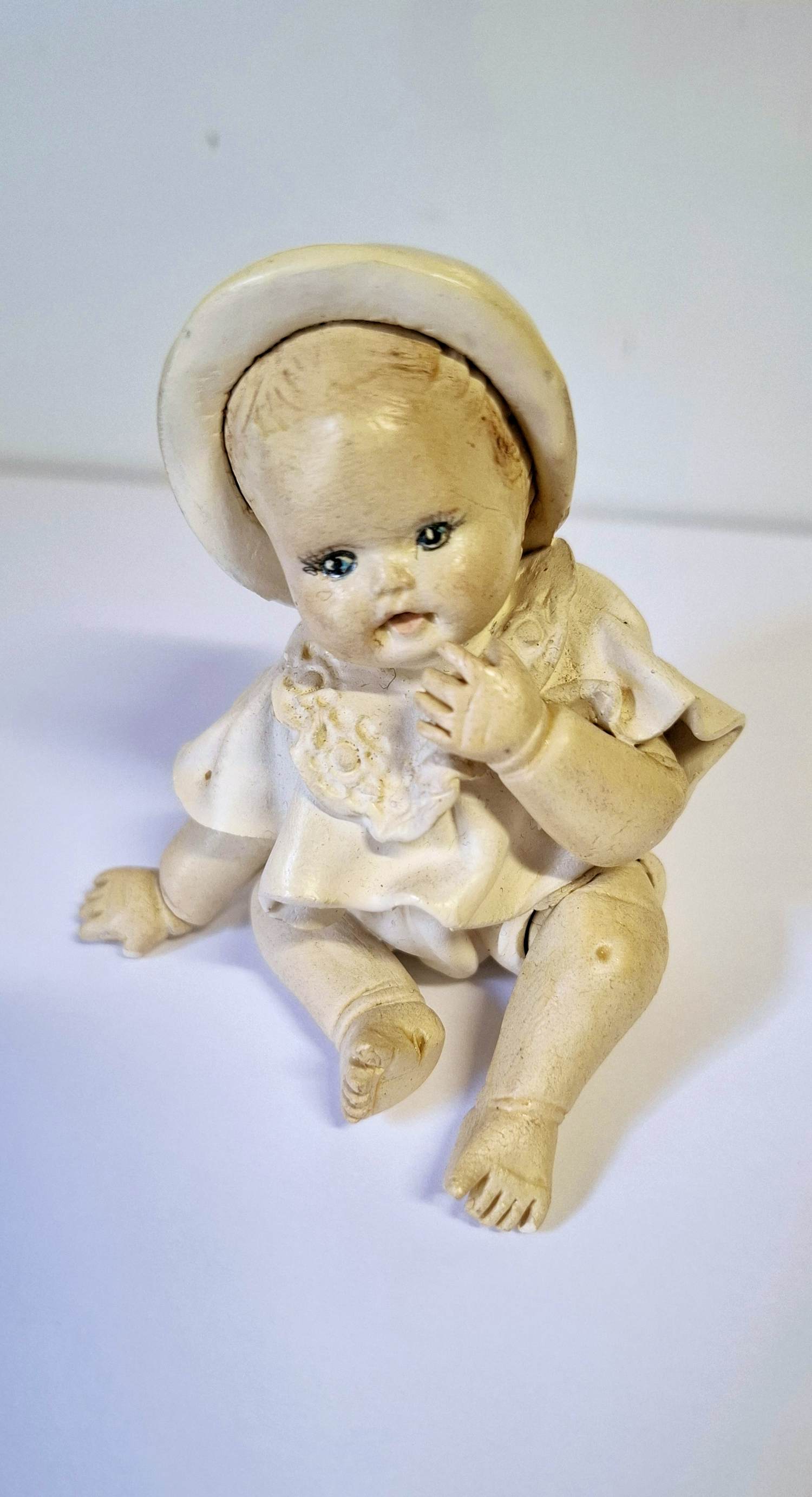 Onbekend - Vintage bisquepopje verkocht voor € 10!