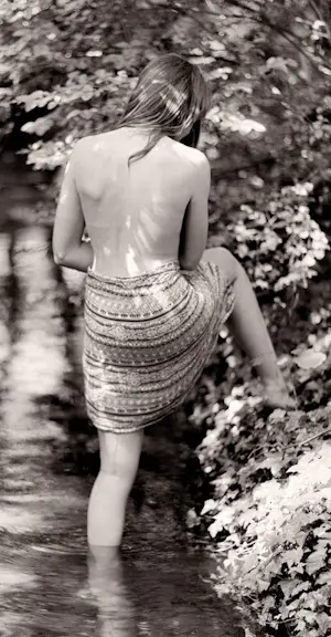 Erik Gigengack - Woman in a clear brook kopen? Bied vanaf 40!