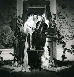 Erwin Olaf - C-Print, The Blinded double-Bass Player (Diane) verkocht voor € 600!