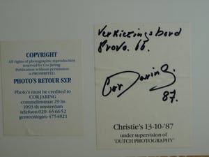 Cor Jaring - Foto , Verkiezingsbord Provo 1966 - ingelijst - 1987 kopen? Bied vanaf 75!