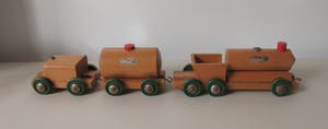 Curiosa - Vintage houten trein en wagon + auto van Brio uit Zweden kopen? Bied vanaf 1!