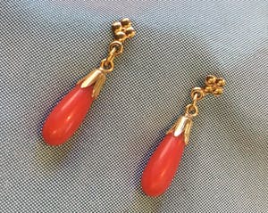 14K Goud - geelgouden oorhangers met bloedkoraal kopen? Bied vanaf 50!