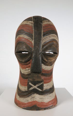 Songye - Houten vrouwelijk Kifwebe masker met wit en rood pigment kopen? Bied vanaf 1!