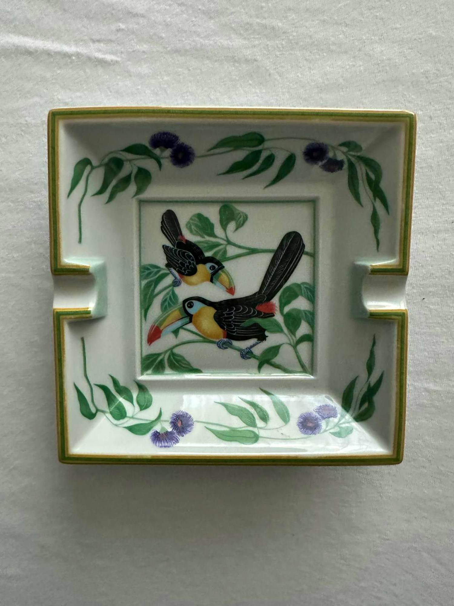 Hermes - Porseleinen asbak met twee vogels kopen? Bied vanaf 55!