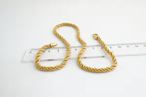 81 - Elegante 18 karaats geel-gouden ketting - gedraaid of "slinger" model kopen? Bied vanaf 740!