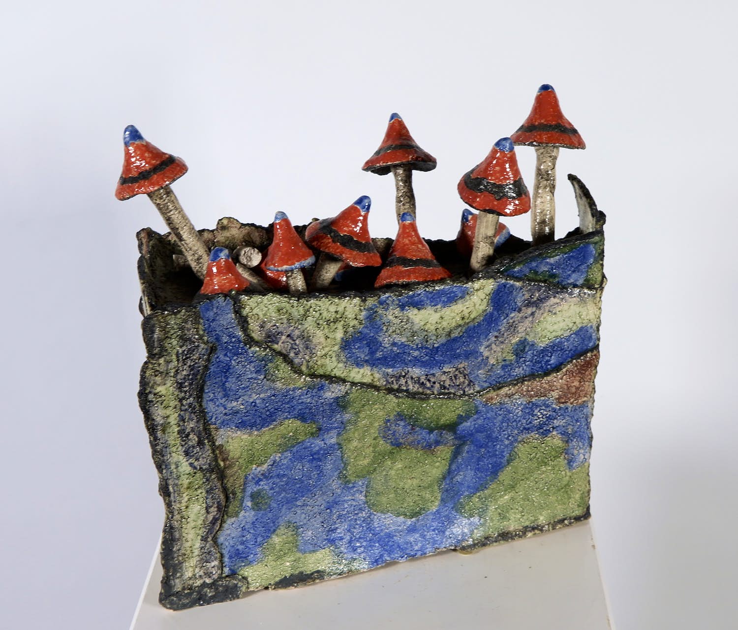 Miny Kruip-Pothof - Keramiek, Landschap met paddenstoelen verkocht voor € 50!