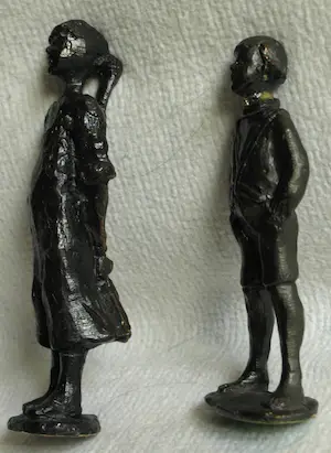 Corry Ammerlaan - 2 Bronzen beeldjes , Binkie & Sophietje kopen? Bied vanaf 1!