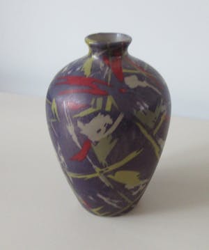 Niet of onleesbaar gesigneerd - Keramisch vaasje met abstract decor kopen? Bied vanaf 1!