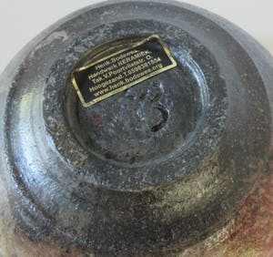 Henk Bodewes - RAKU bolvaas met koper oxyde glazuur in rood en pistache groen kopen? Bied vanaf 38!