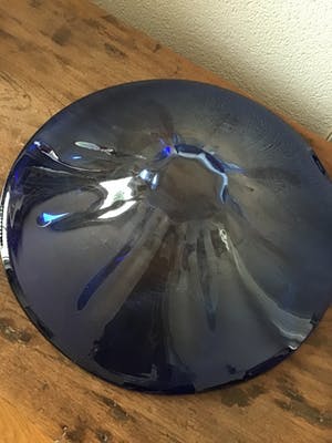 Niet of onleesbaar gesigneerd - Zware blauwe schaal, glas kopen? Bied vanaf 1!