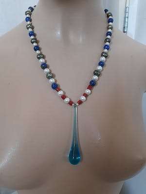 Niet of onleesbaar gesigneerd - Collier van lapis lazuli,parels,koraal,Murano glas,zilver 925 kopen? Bied vanaf 1!