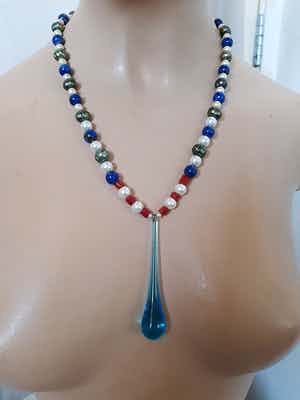 Niet of onleesbaar gesigneerd - Collier van lapis lazuli,parels,koraal,Murano glas,zilver 925 verkocht voor € 1!