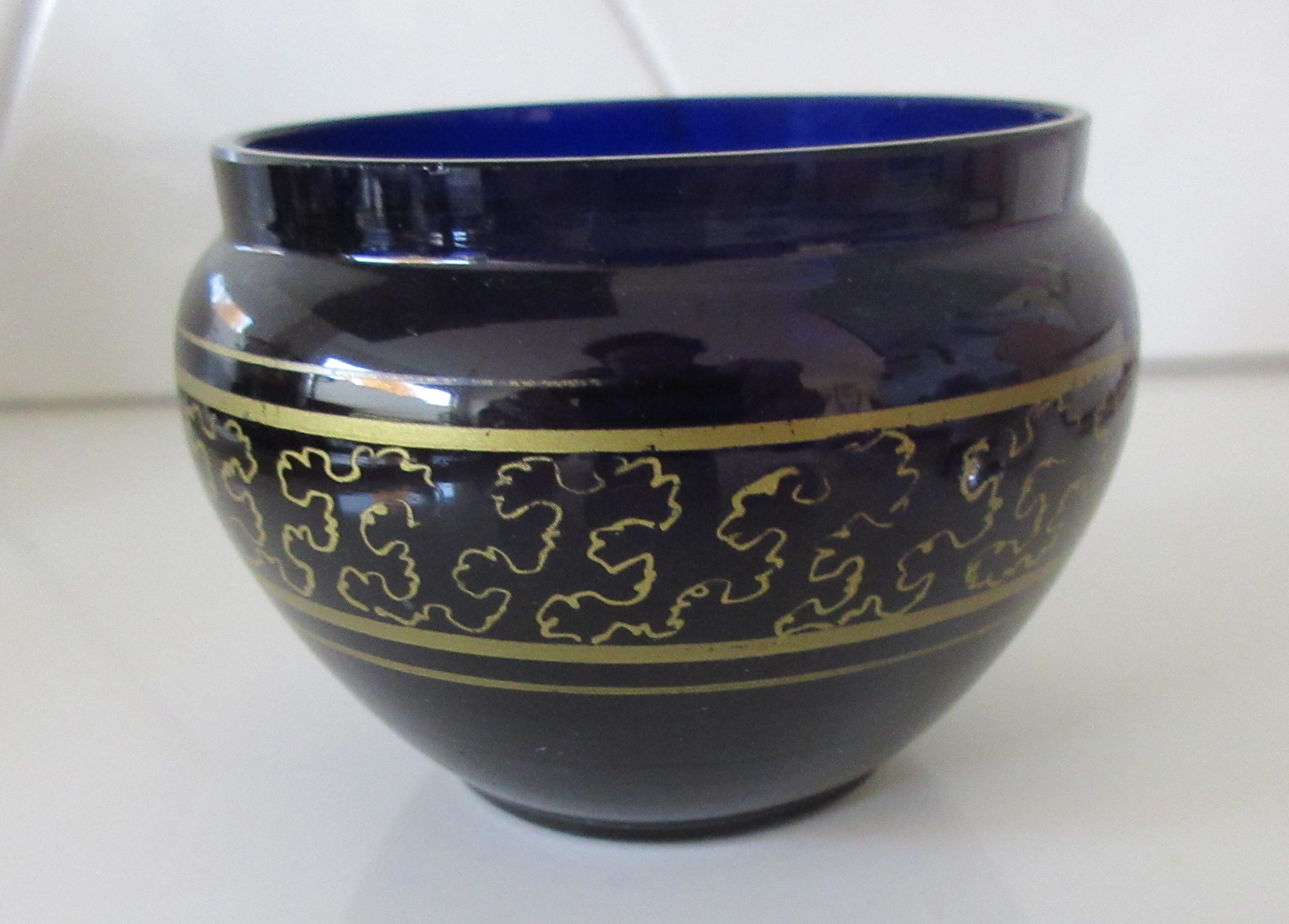 Niet of onleesbaar gesigneerd - Art deco blauw glazen verguld suikerpotje met metalen deksel kopen? Bied vanaf 1!