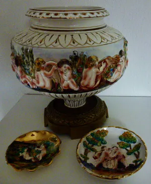 Real Fabbrica Capodimonte - Een mooie grote Italiaanse coupe op koperen voet. kopen? Bied vanaf 50!