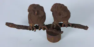 Paul Beckers - Twee sculpturen van ijzer en terracotta, Vogels (oehoe en uiltjes) + boek! kopen? Bied vanaf 200!