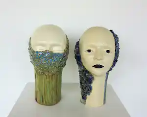 AcheterIda De Roy - Set van twee sculpturen van keramiek, Hoofden? Enchérissez de 150!