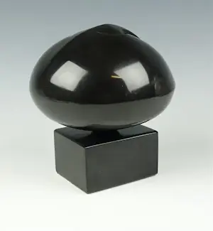 Karin van Ommeren - Stenen beeld: "Slapende vogel" kopen? Bied vanaf 695!