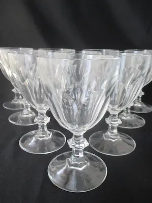 Niet of onleesbaar gesigneerd - 10 kristallen water glazen kopen? Bied vanaf 1!